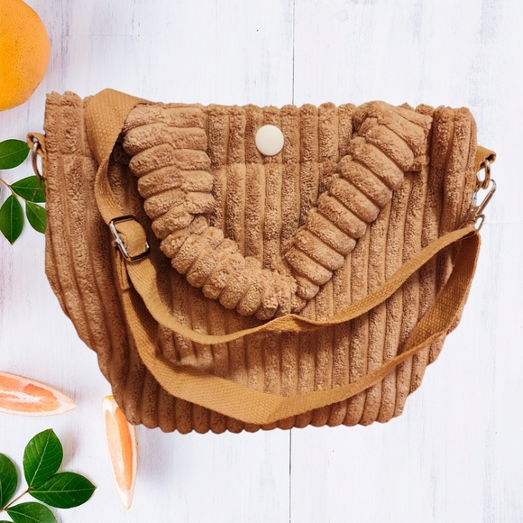 Small corduroy bag brown Color. Preloved. In great condition. - Picture 2 of 8